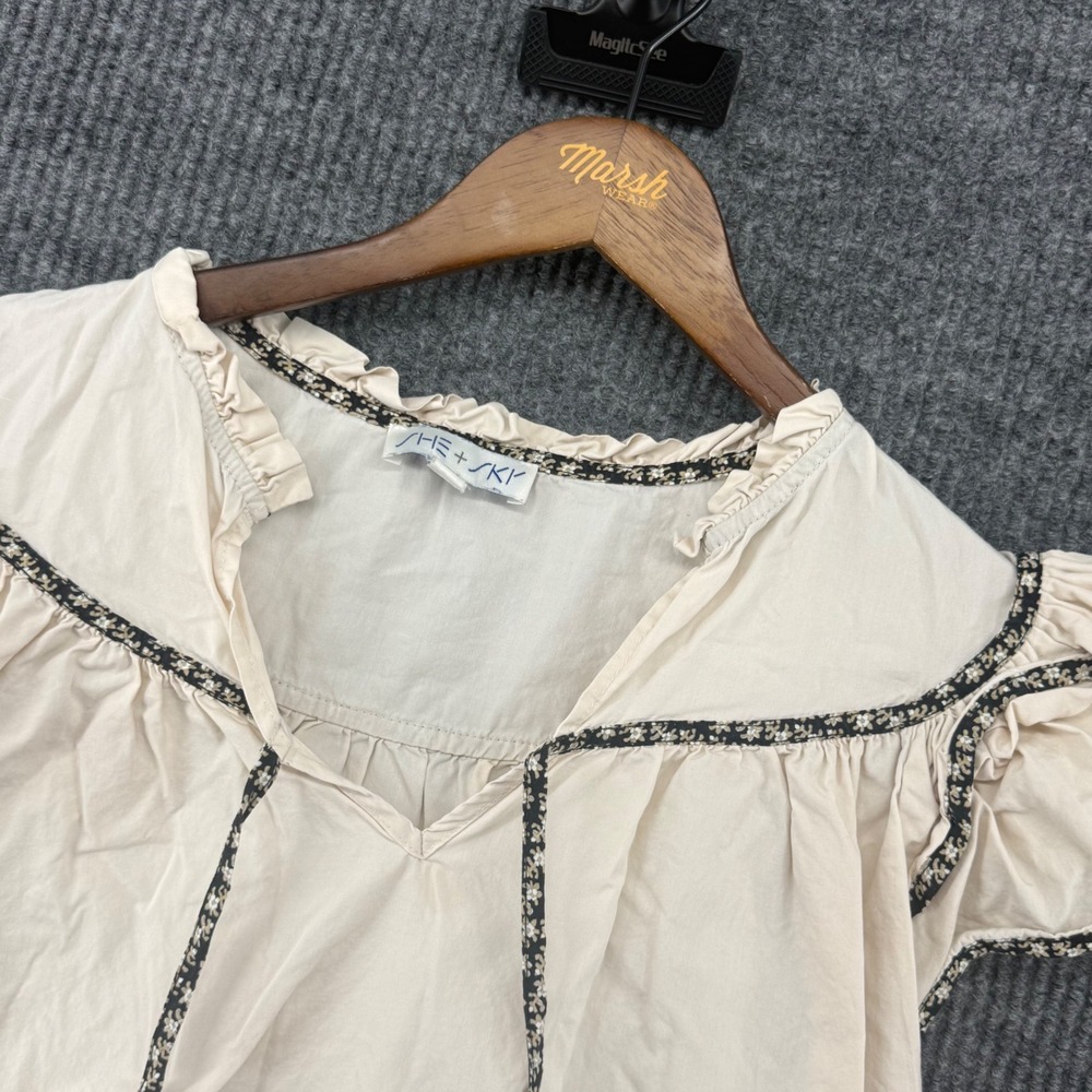 She + Sky Blouse Womens Size Medium Beige Excellent Ruffle Floral Trim Tie Neck